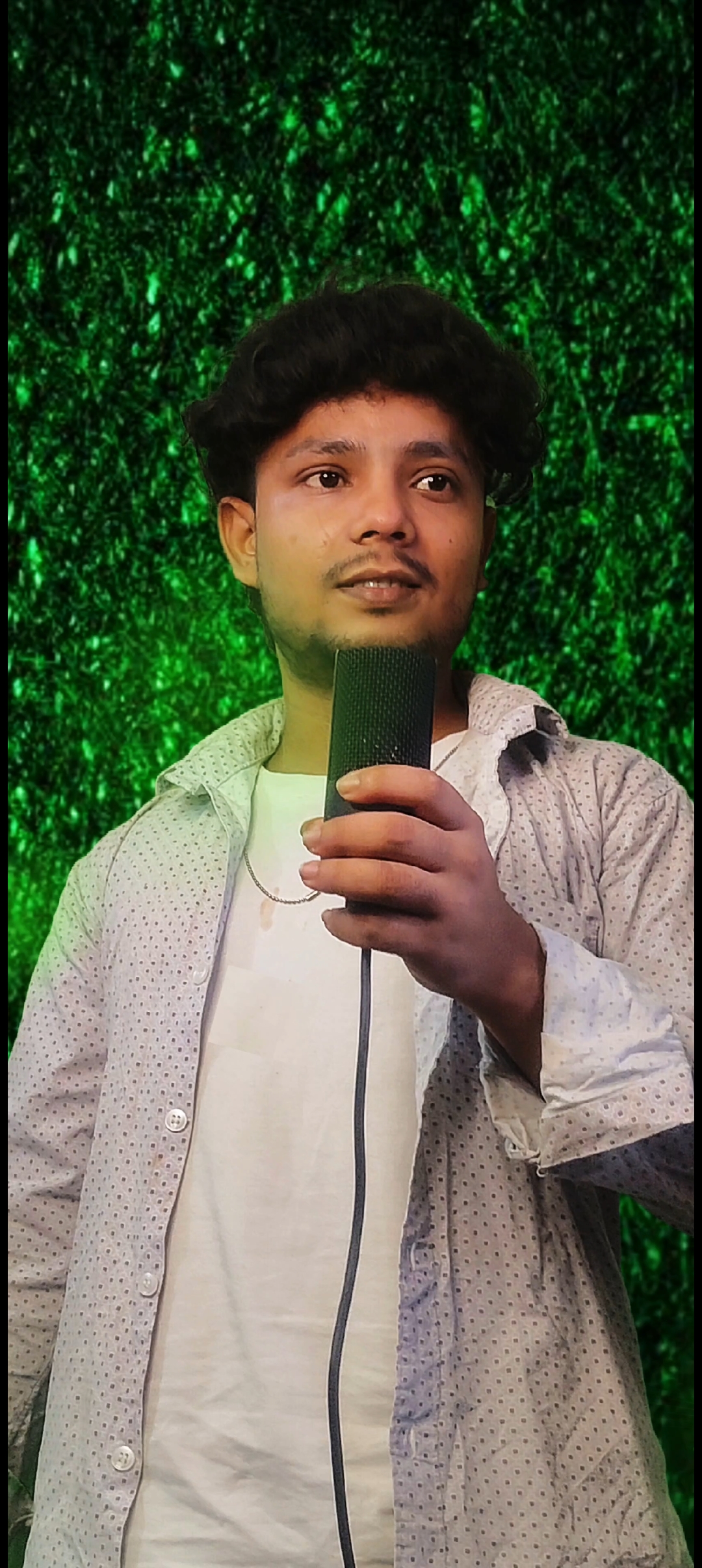 Minnat Khan - AI Course Host